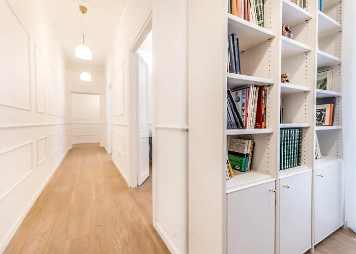 Apartment Elegant 3-bedroom Near The Metro *