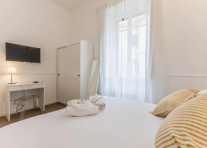 Apartment Elegant 3-bedroom Near The Metro Rom