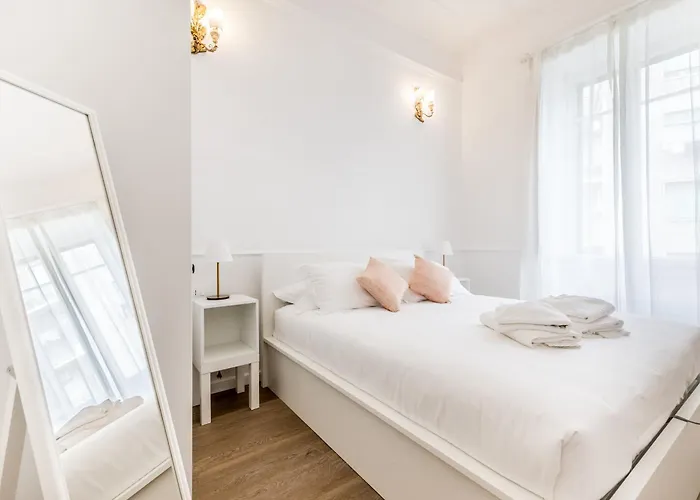 Elegant 3-bedroom Near The Metro Apartment