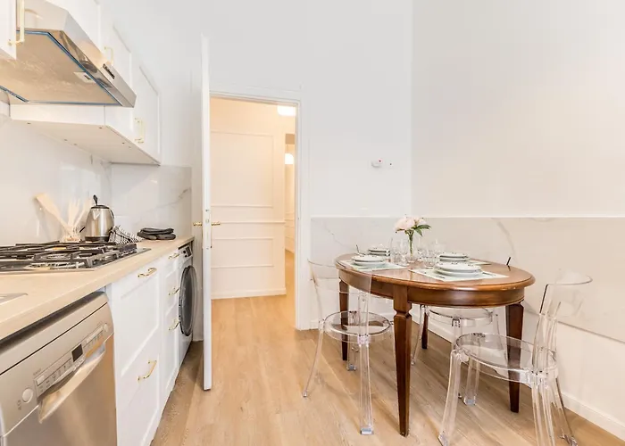 Elegant 3-bedroom Near The Metro Apartment *