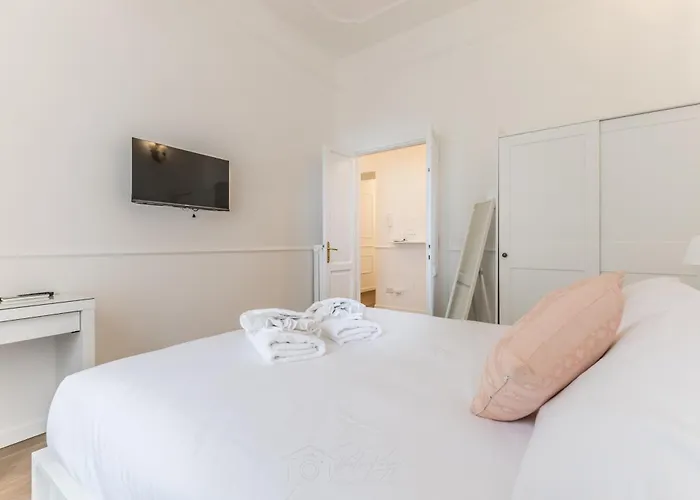 Elegant 3-bedroom Near The Metro Rom