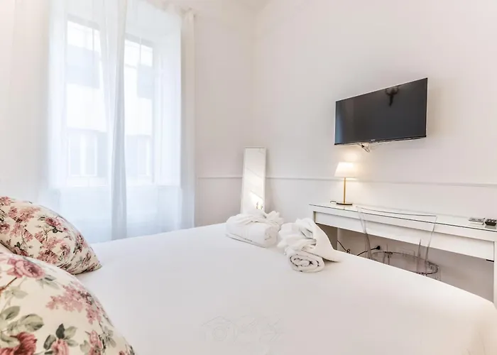 Elegant 3-bedroom Near The Metro Apartment *